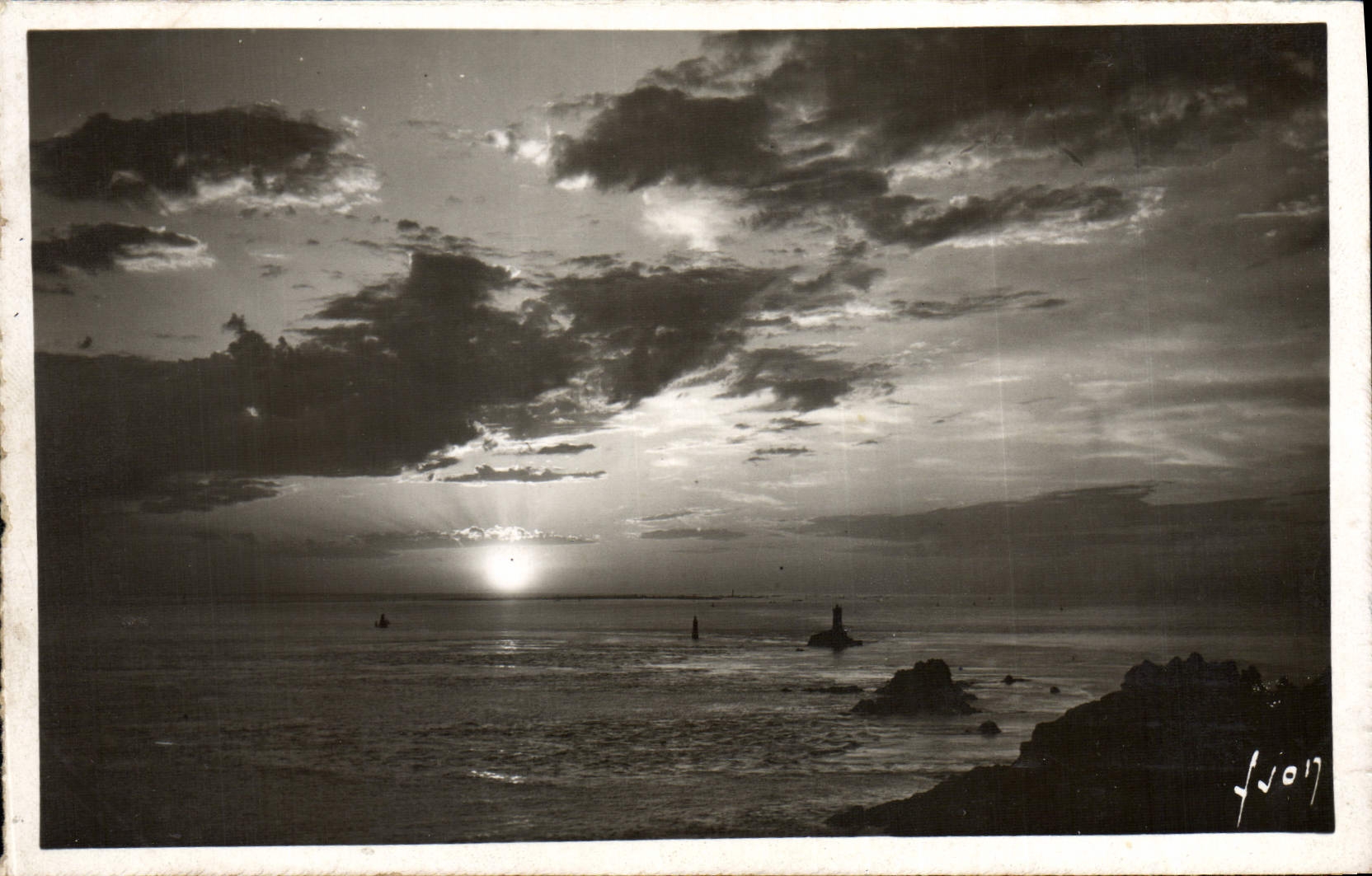VINTAGE POSTCARD Point Of the Strong current Surr Sunset the island Of Center