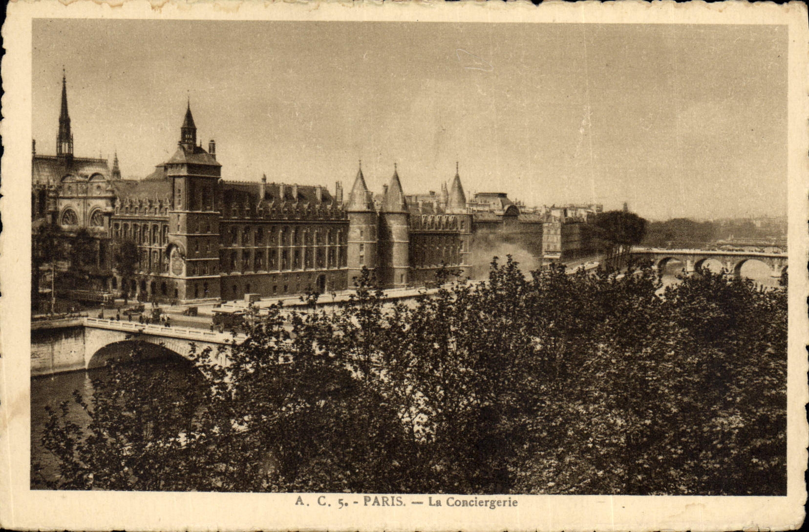 VINTAGE POSTCARD Paris the Caretaker's lodge