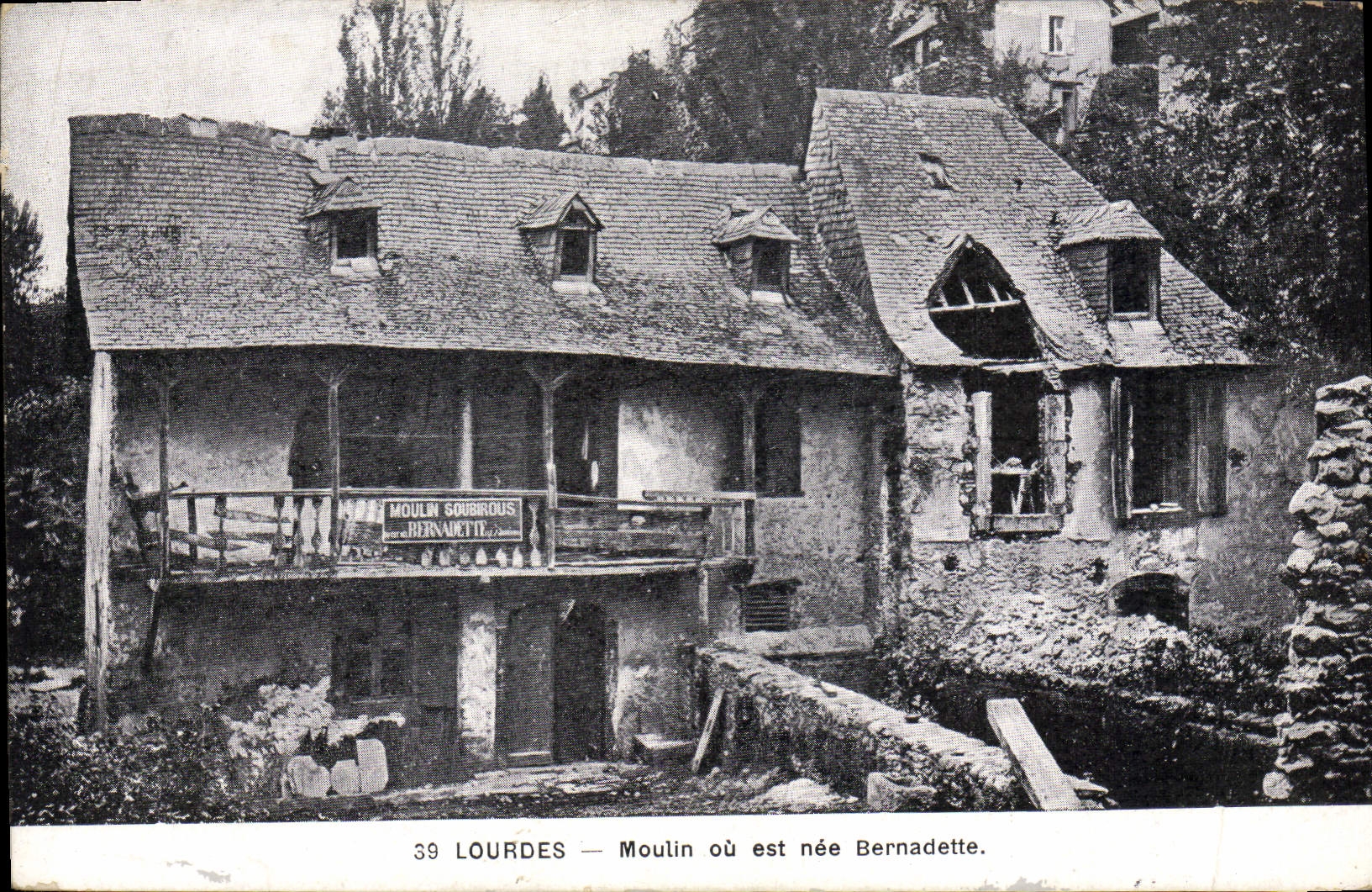 El molino pesado de la POSTAL de la VENDIMIA o era Bernadette nata