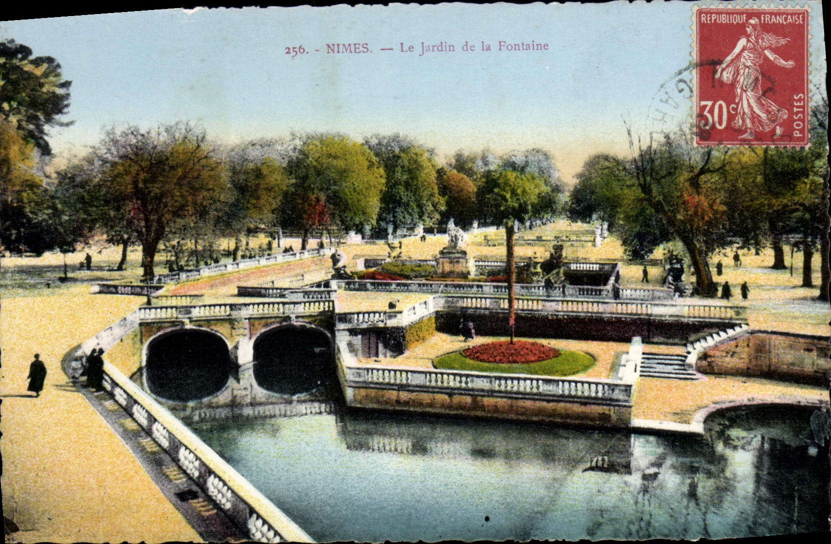 CPA Nimes Le Jardin De La Fontaine