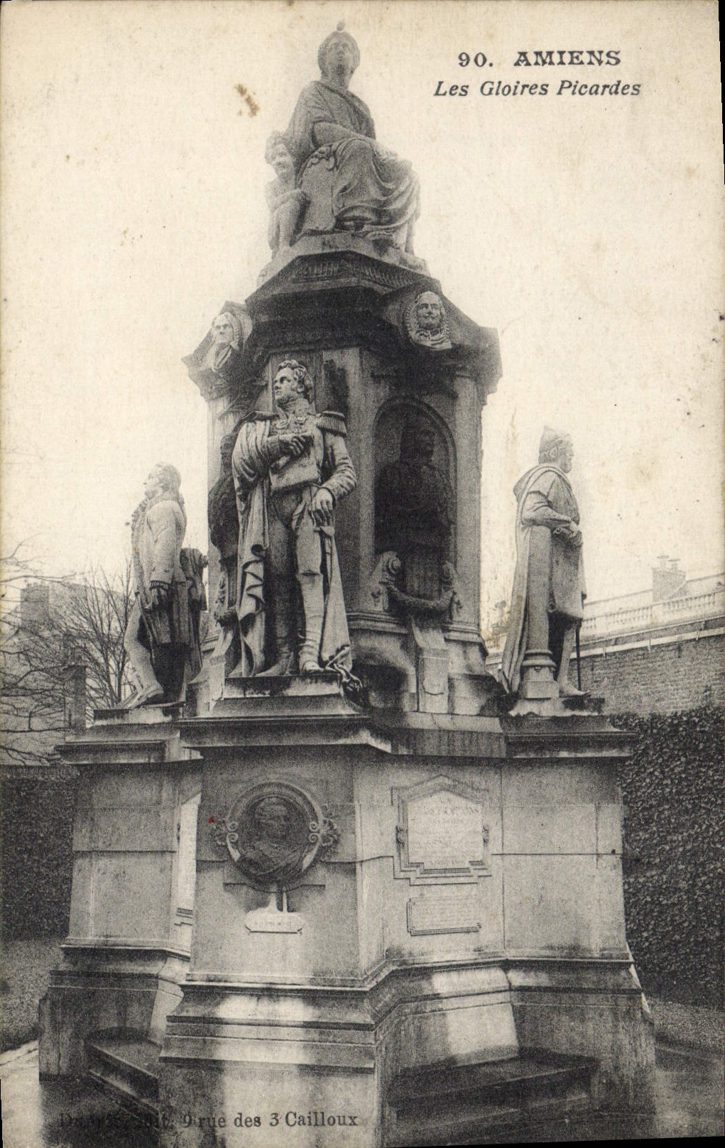 VINTAGE POSTCARD Amiens Picardy Glories