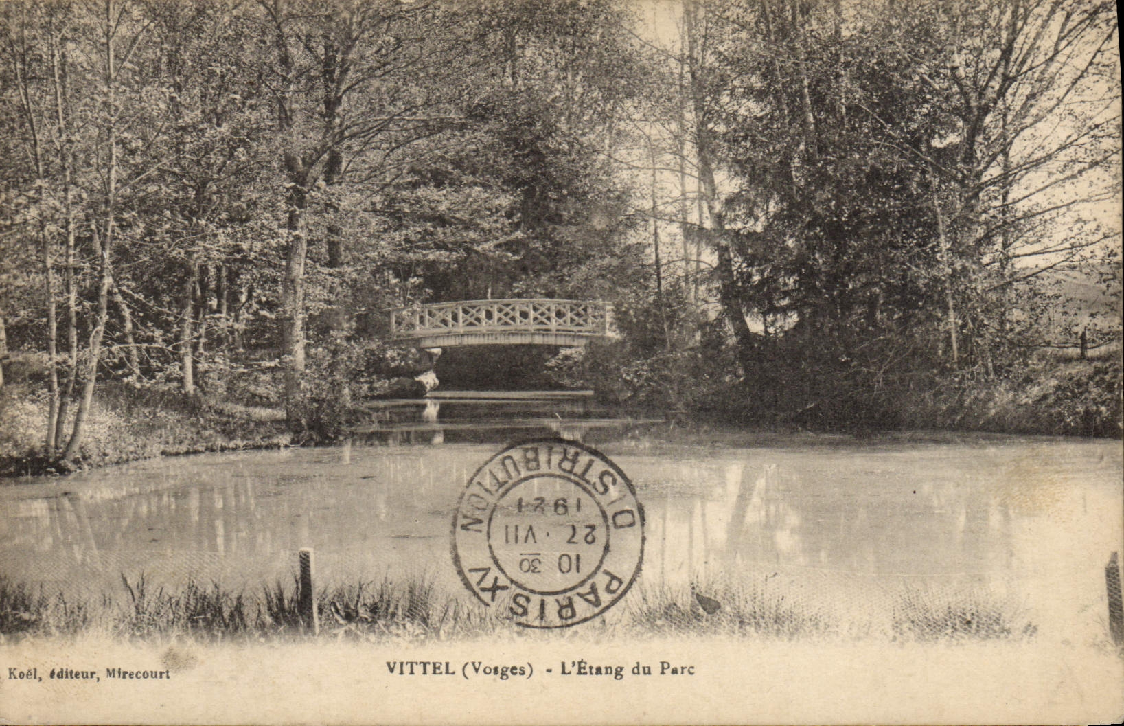 VINTAGE POSTCARD Vittel the pond of the park