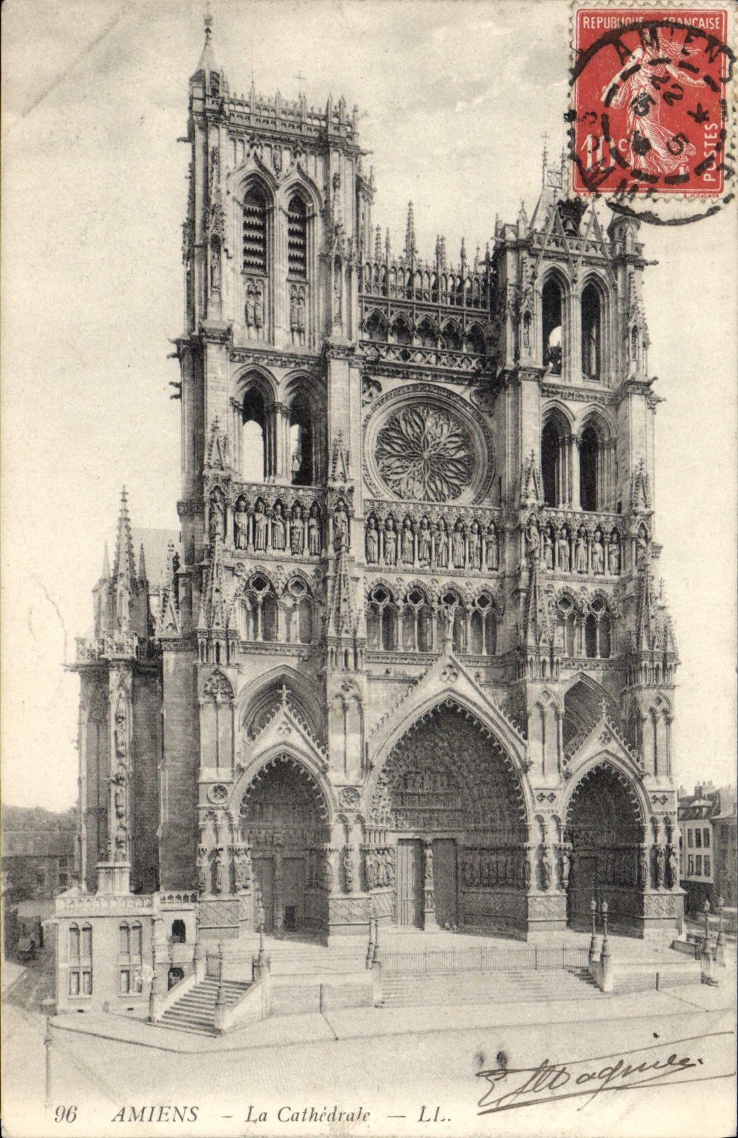 VINTAGE POSTCARD Amiens the Cathedral