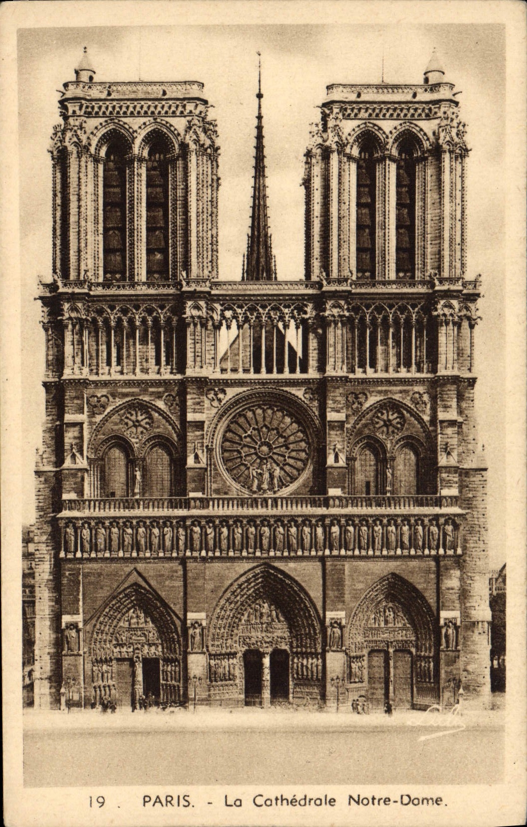 CPA Paris La Cathedrale Notre Dame