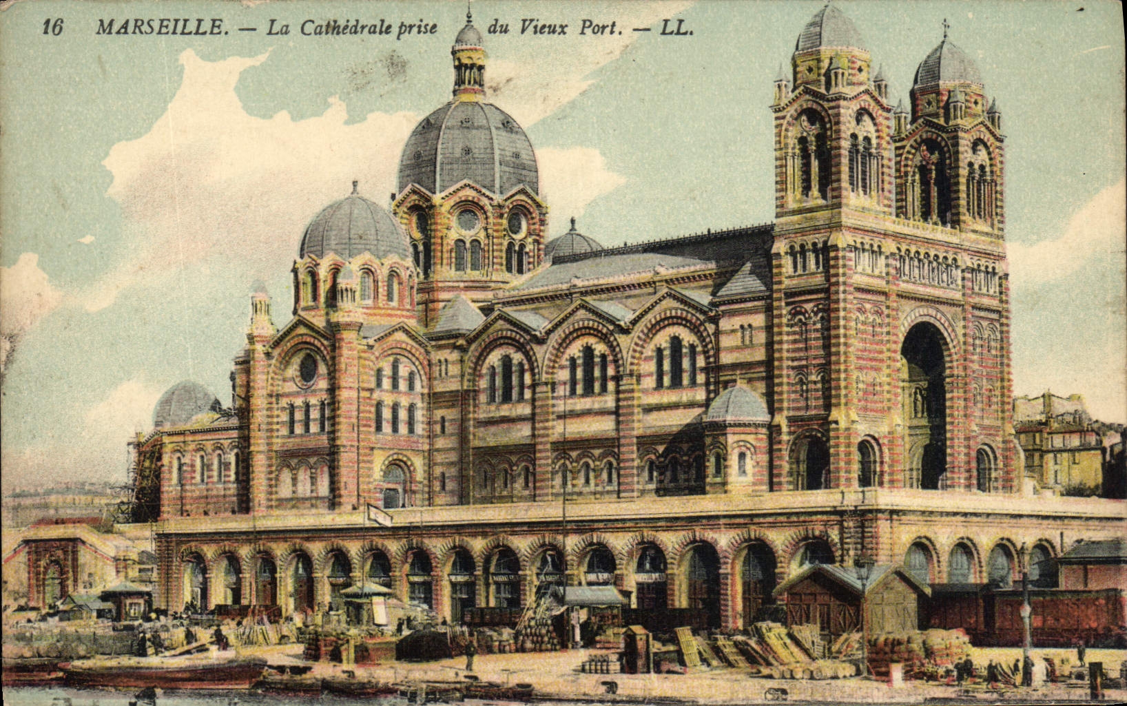 CPA Marseille La Cathedrale Prise Du Vieux Port