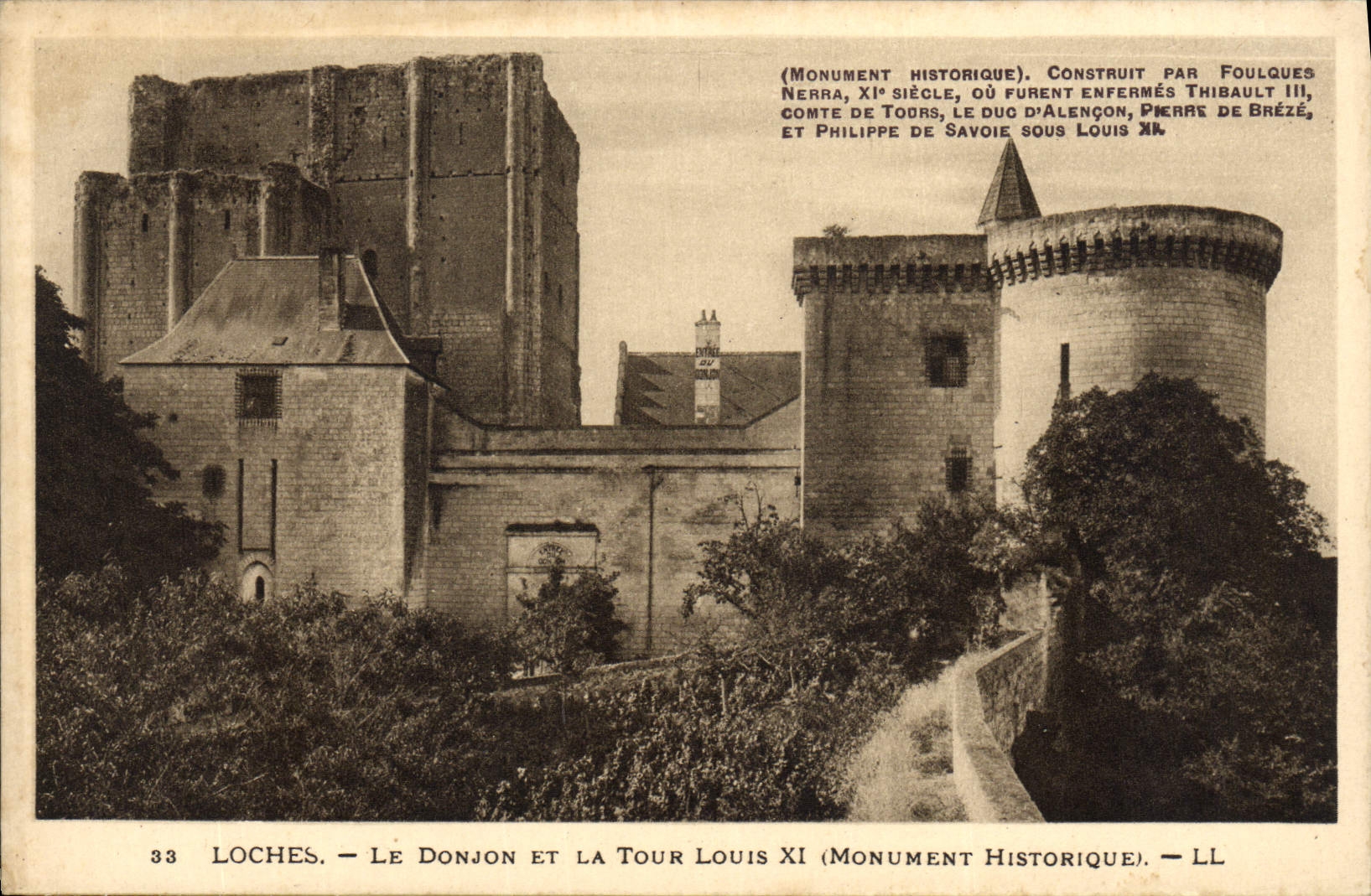CPA Loches Le Donjon Et La Tour Louis XI