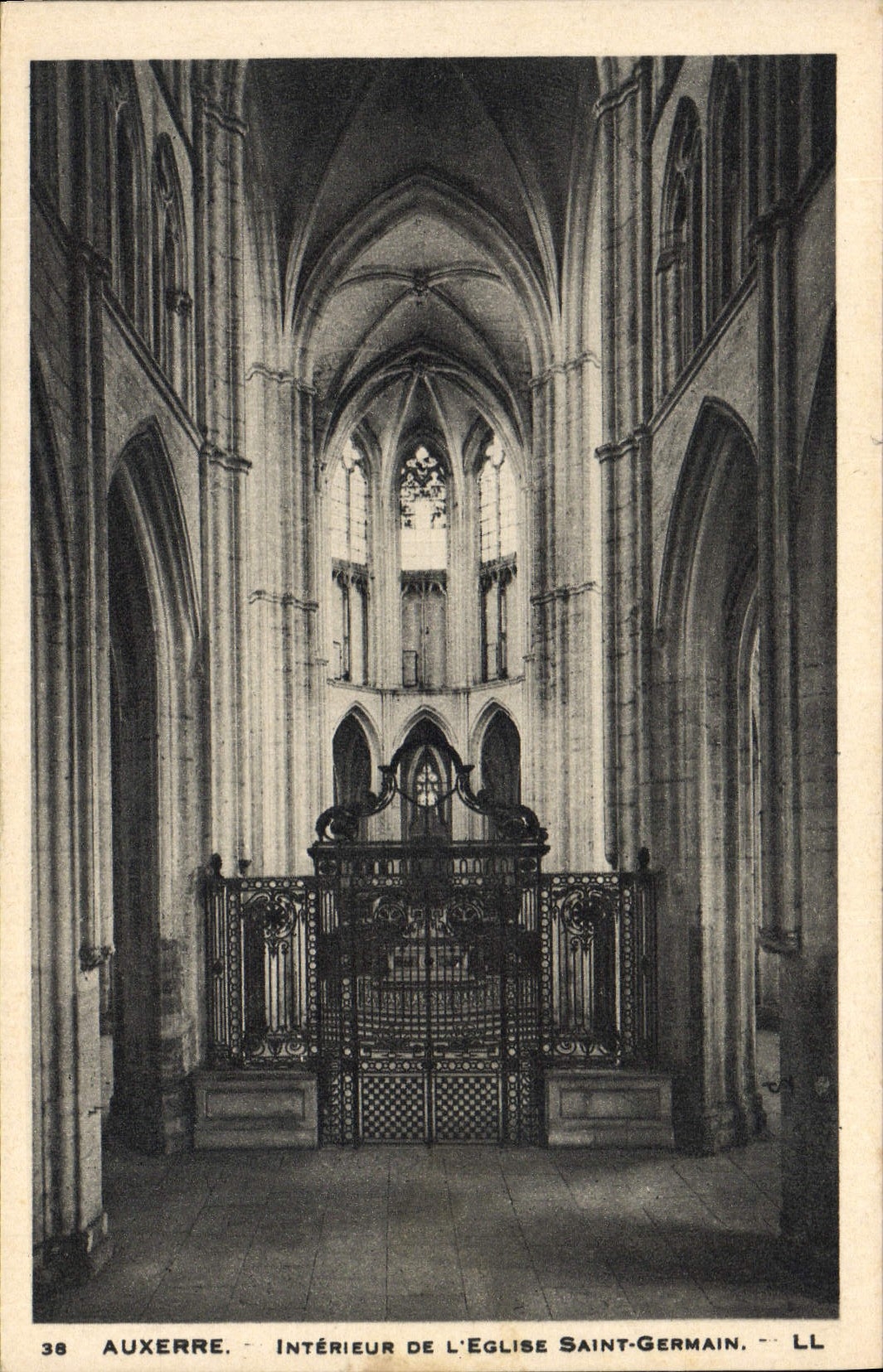 CPA Auxerre Interieur De L'Eglise Saint Germain