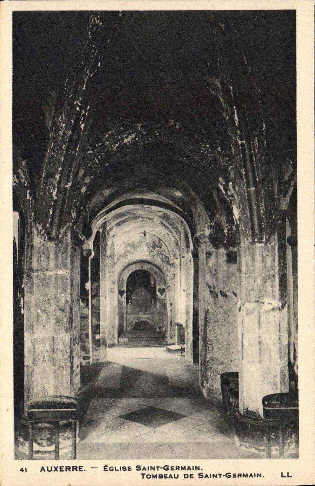 CPA Auxerre Eglise Saint Germain Tombeau de Saint Germain