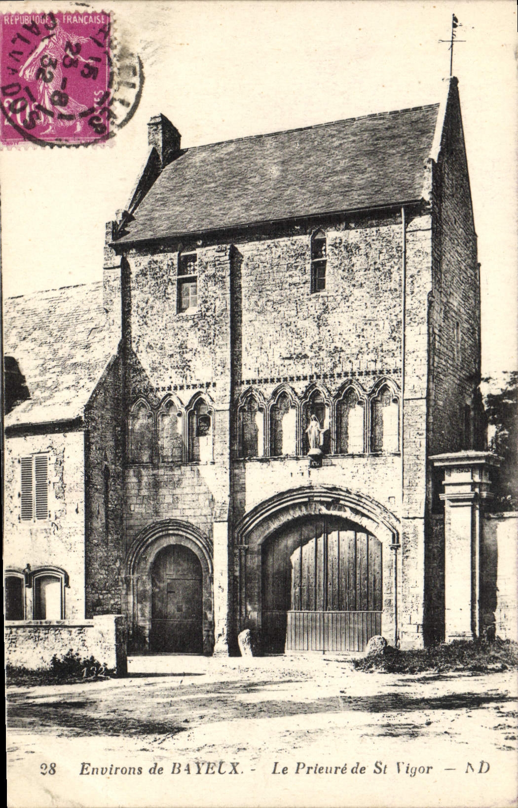 Alrededores de la POSTAL de la VENDIMIA de Bayeux el Prioress del vigor del St