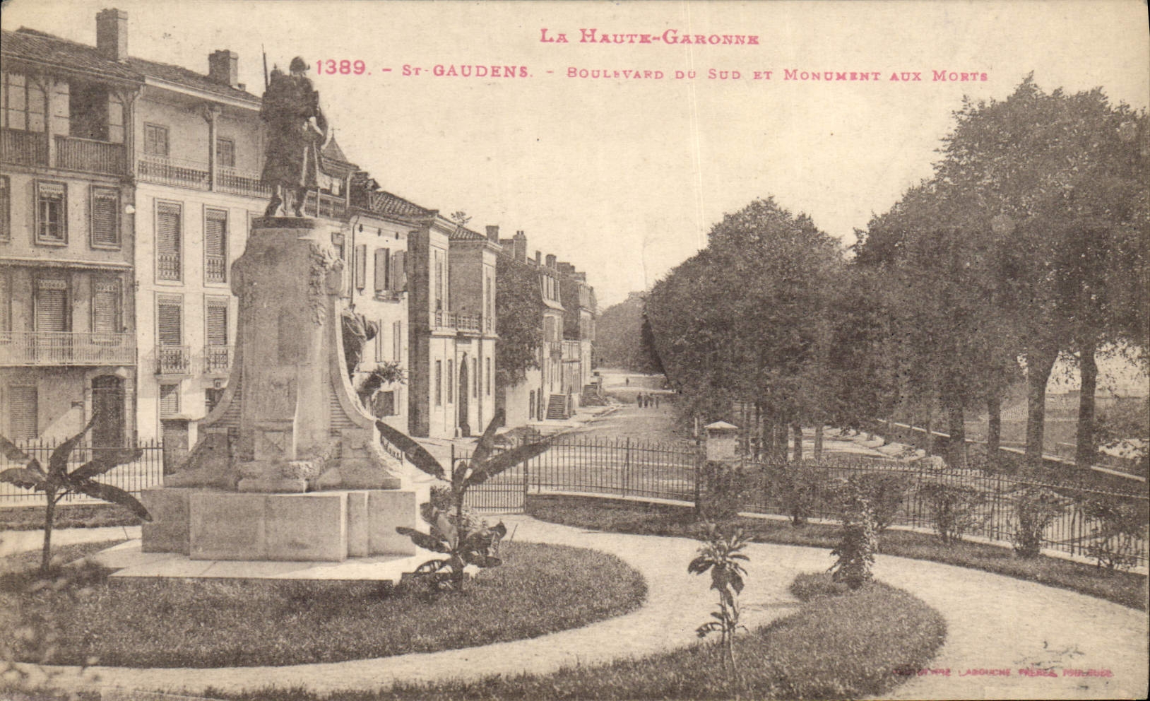 VINTAGE POSTCARD St Gaudens Boulevard Of the South And War memorial