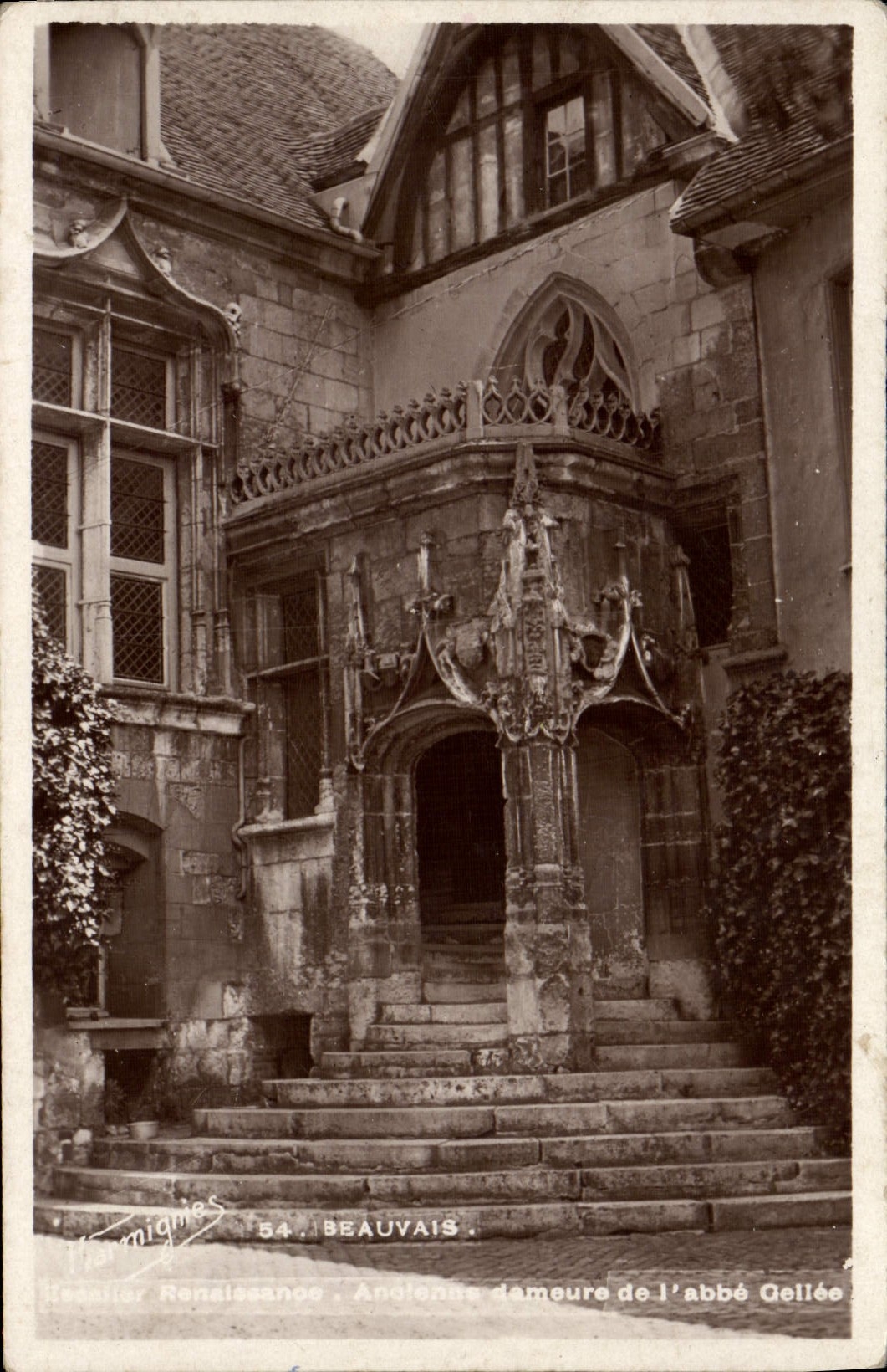 CPA Beauvais Ancienne demeure De I'Abbe Gellee