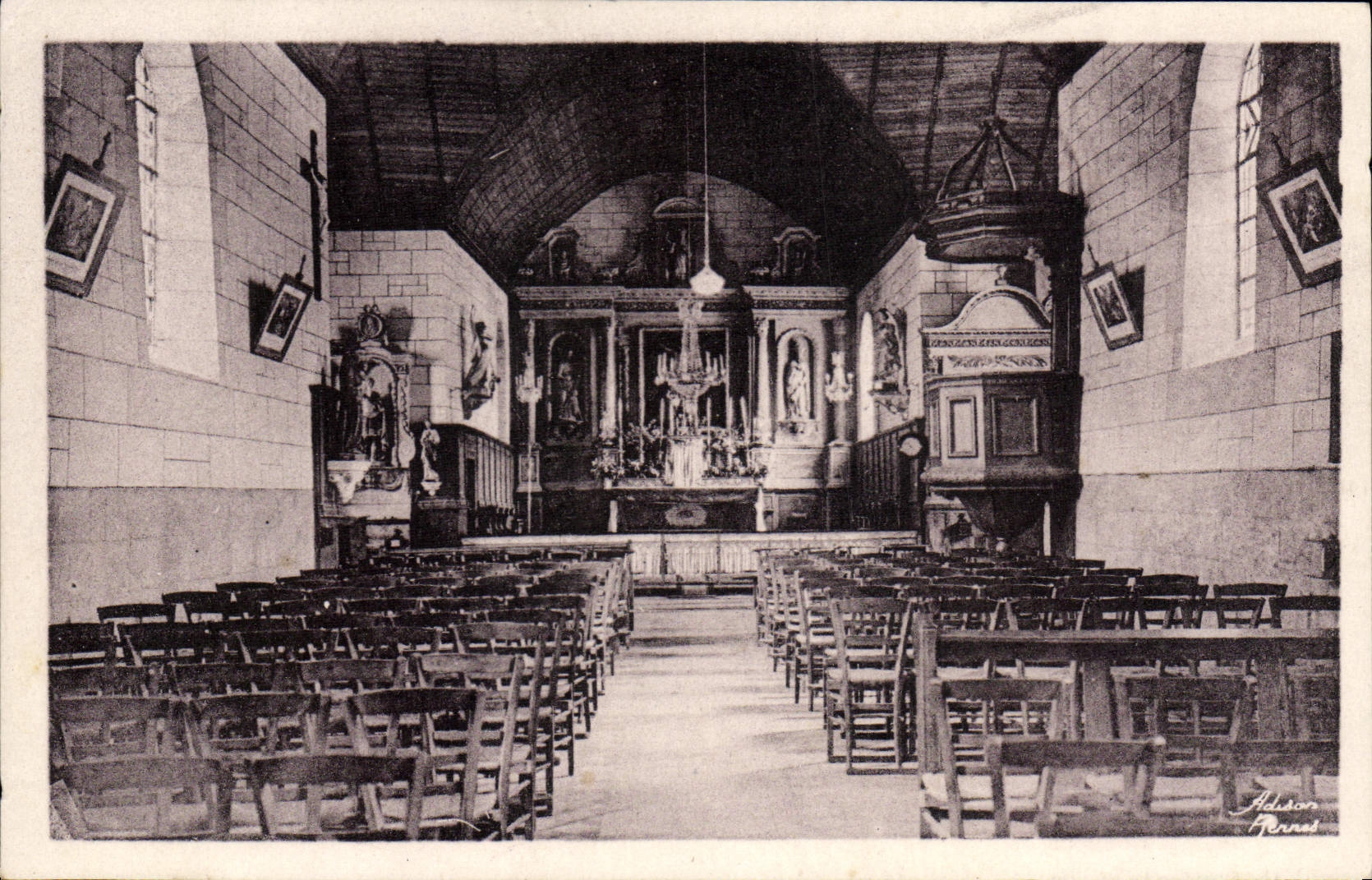 VINTAGE POSTCARD Lassy the Interior De I' Eglise