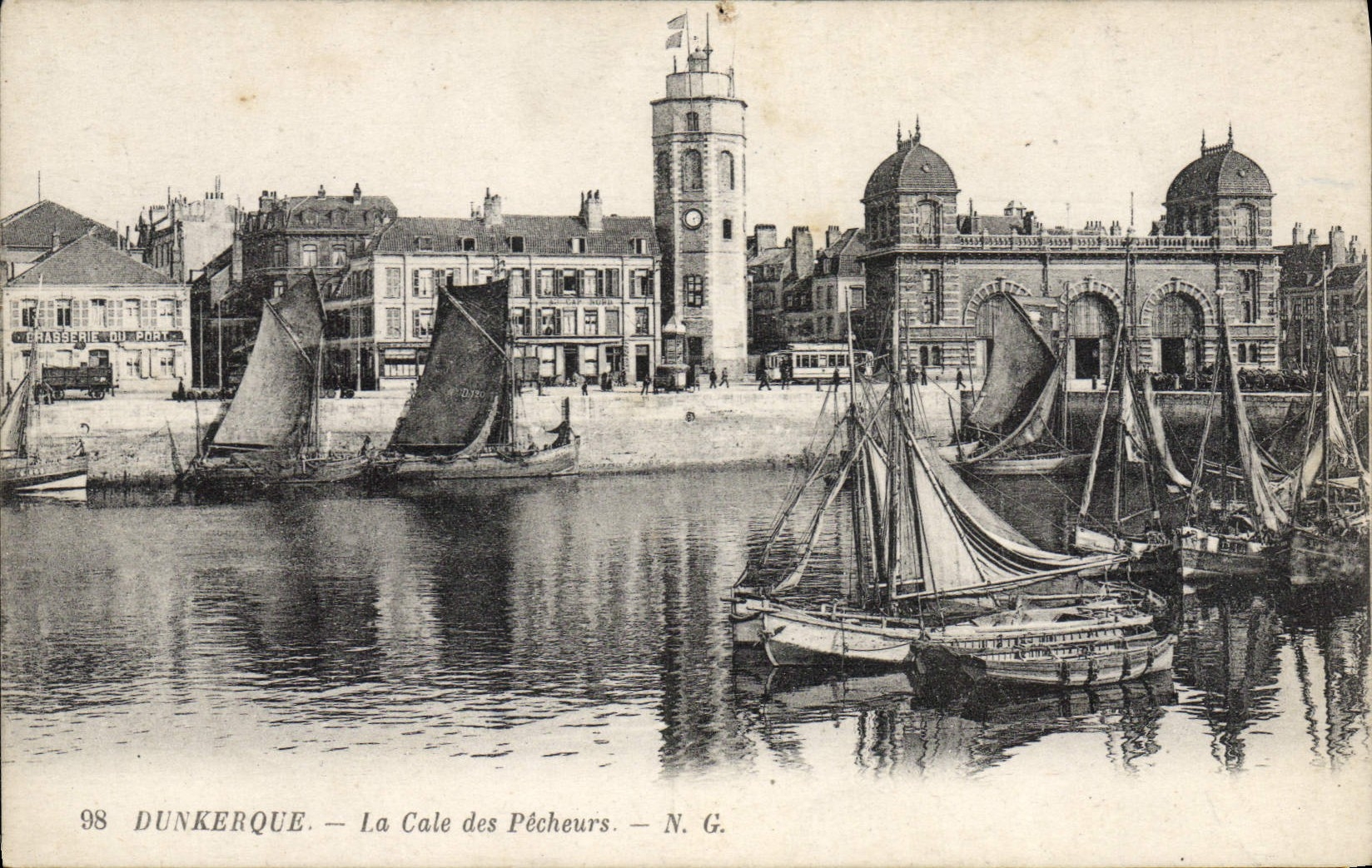 CPA Dunkerque La Cale Des Pecheurs Pecheurs