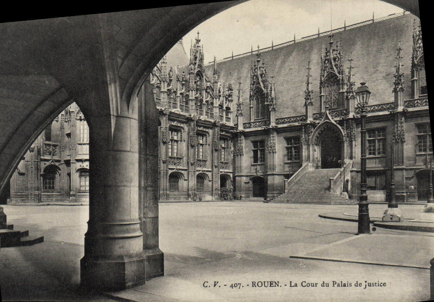 CPA Rouen La Cour Du Palais De Justice