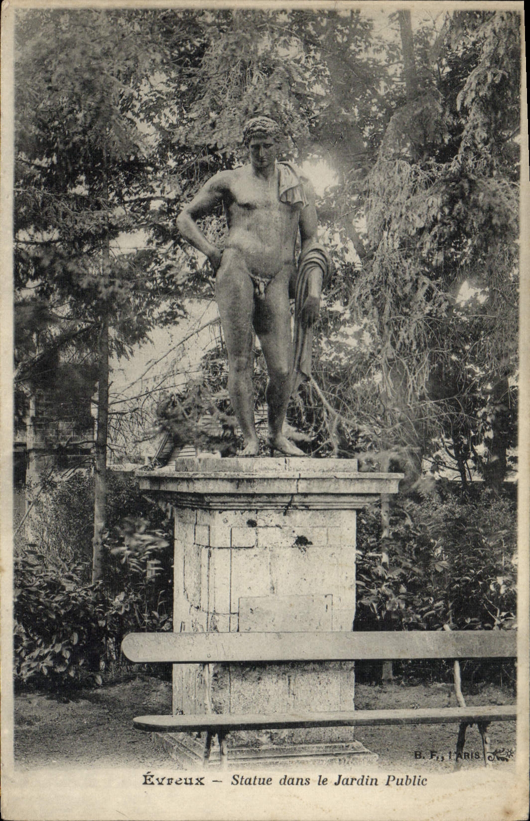 VINTAGE POSTCARD Evreux Rules In the Public garden