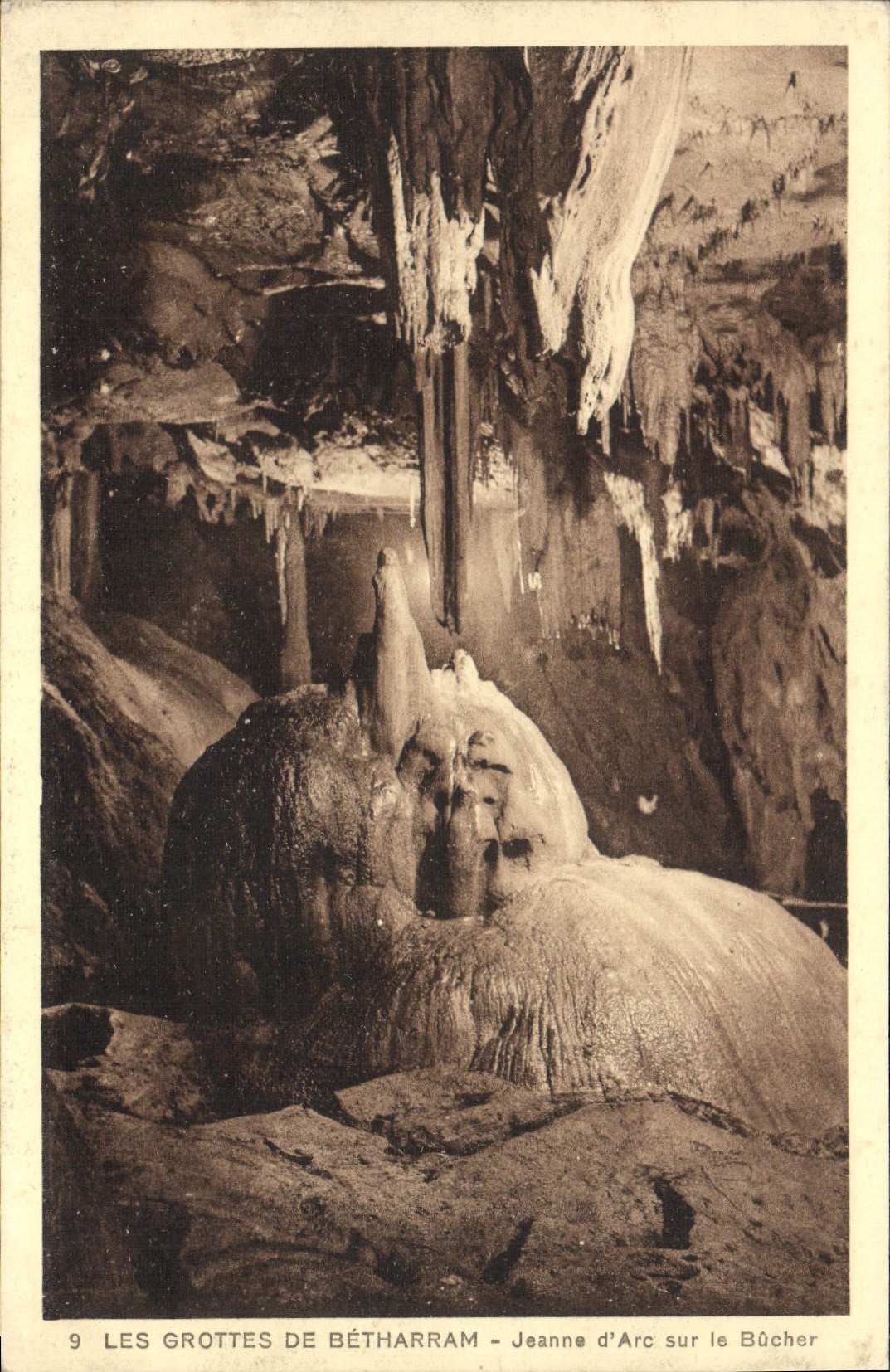 VINTAGE POSTCARD the Caves De Betharram Jeanne D' Arc On Bocher