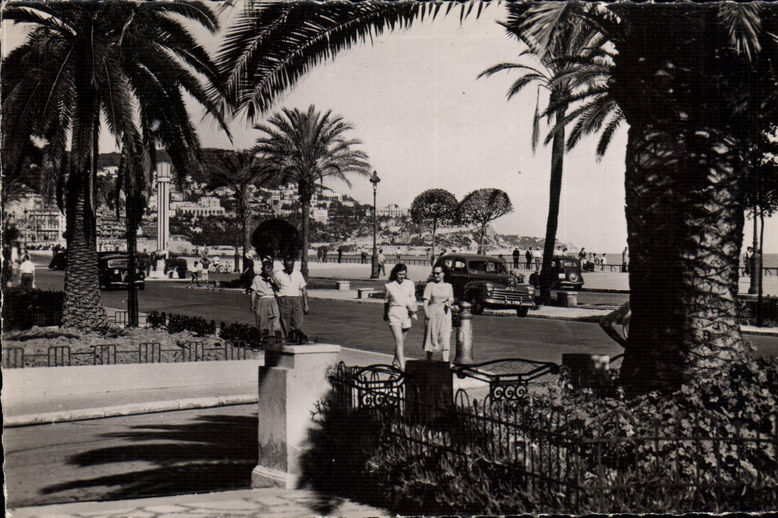 MODERN CARD Nice a Corner Of the Walk