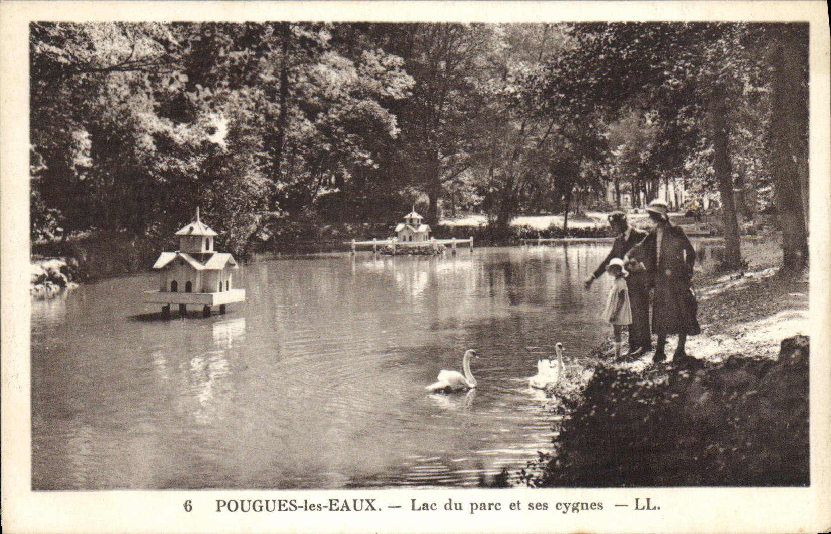 VINTAGE POSTCARD Pougues Water Lake Of the Park And Its swans