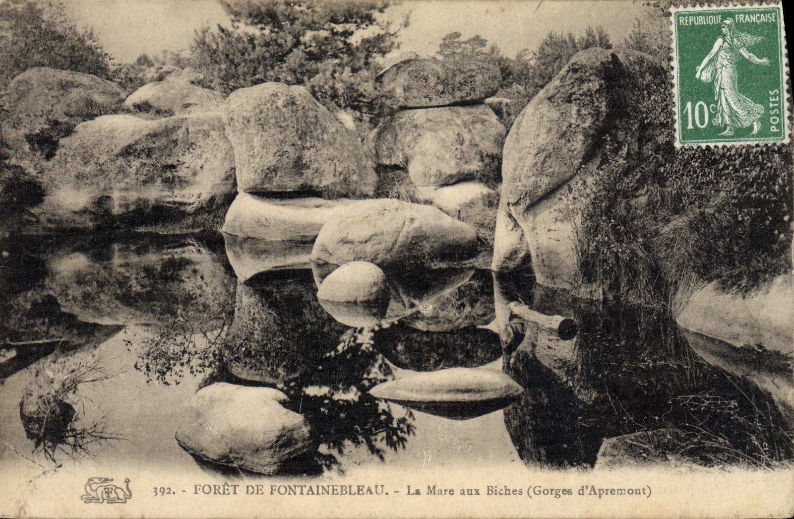 VINTAGE POSTCARD Drill De Fontainebleau the Pond With the Hinds Falls of Apremont