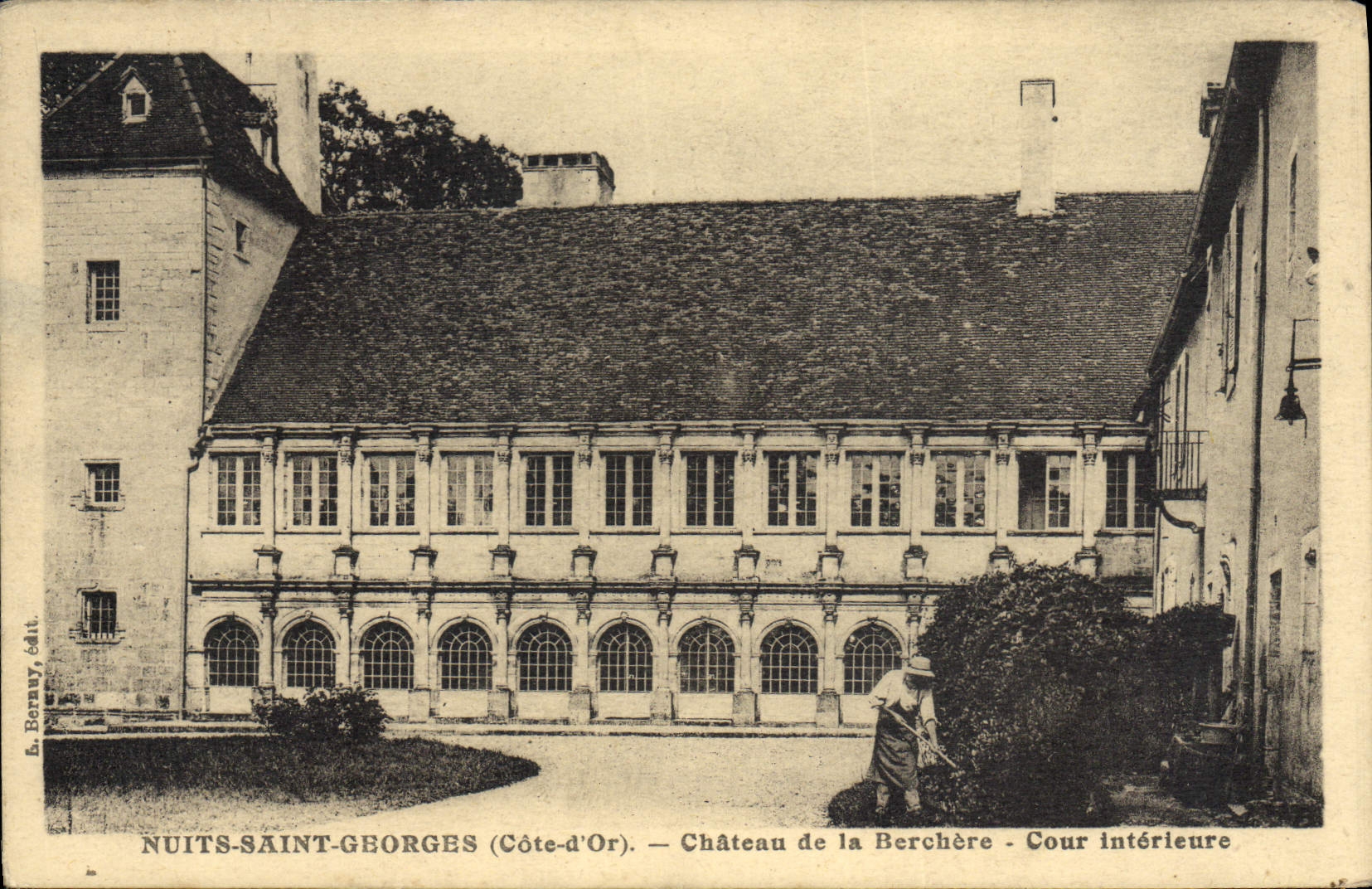El castillo de Nuits-Saint-Jorte de la POSTAL de la VENDIMIA de Berchere costó el interior
