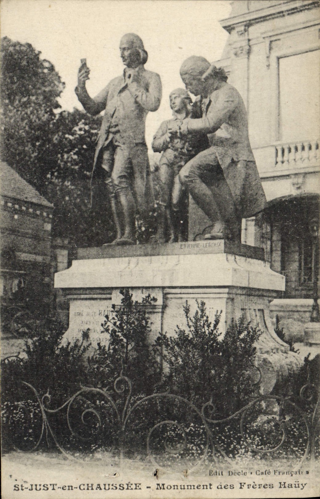 CPA St Just En Chaussee Monument Des Freres Hauy
