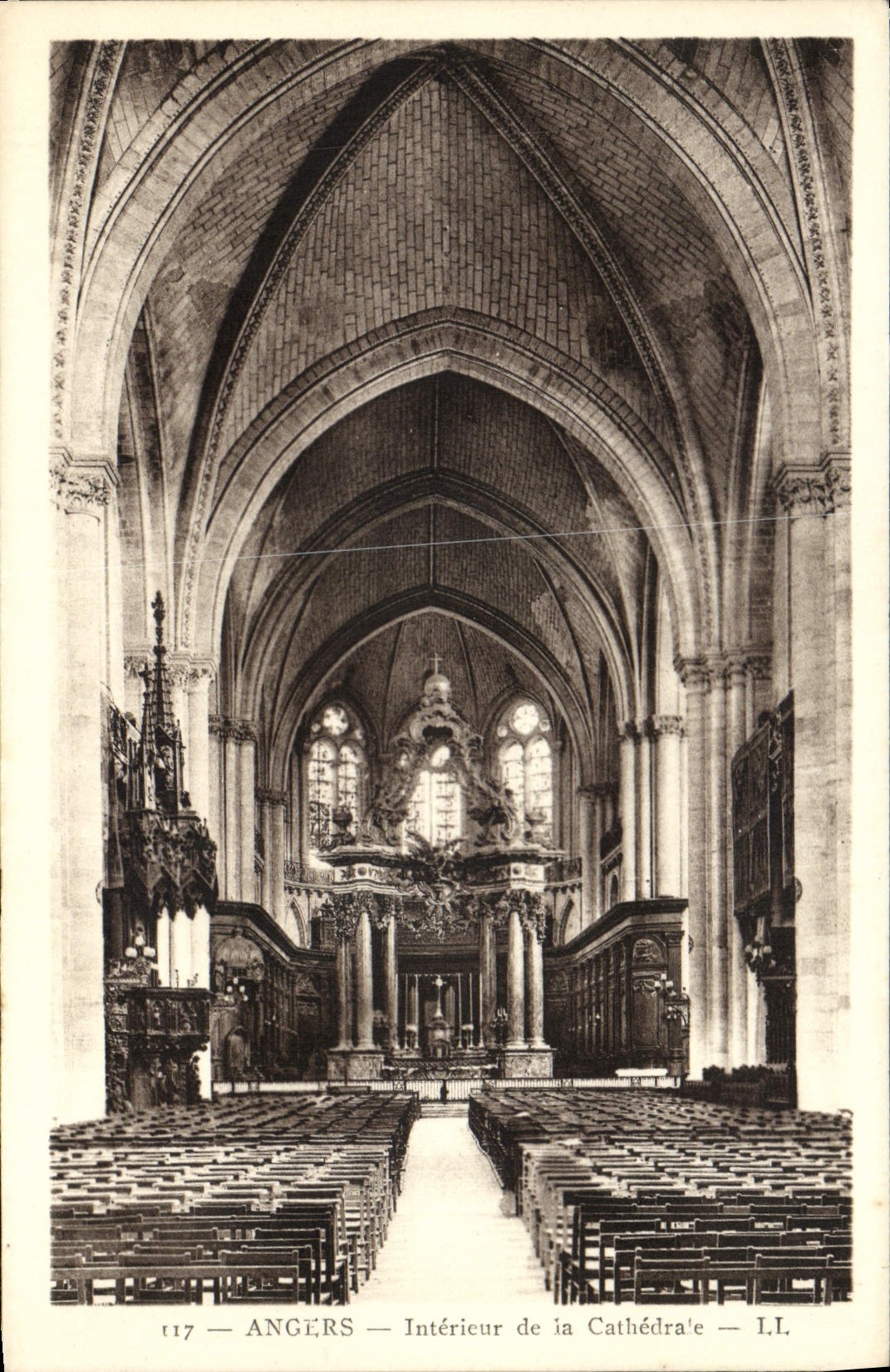 VINTAGE POSTCARD Interior Angers Of the Cathedral