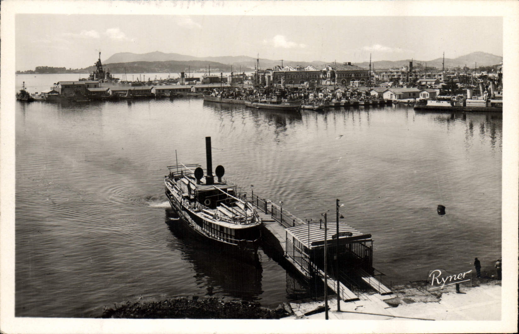 CPM Toulon Vue Sur Le Pont Bateaux