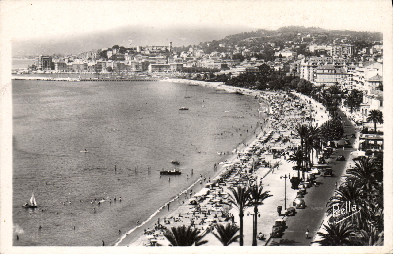 CPA Cannes Vue Sur La Plage De La Croisette et le Mt Chevalier