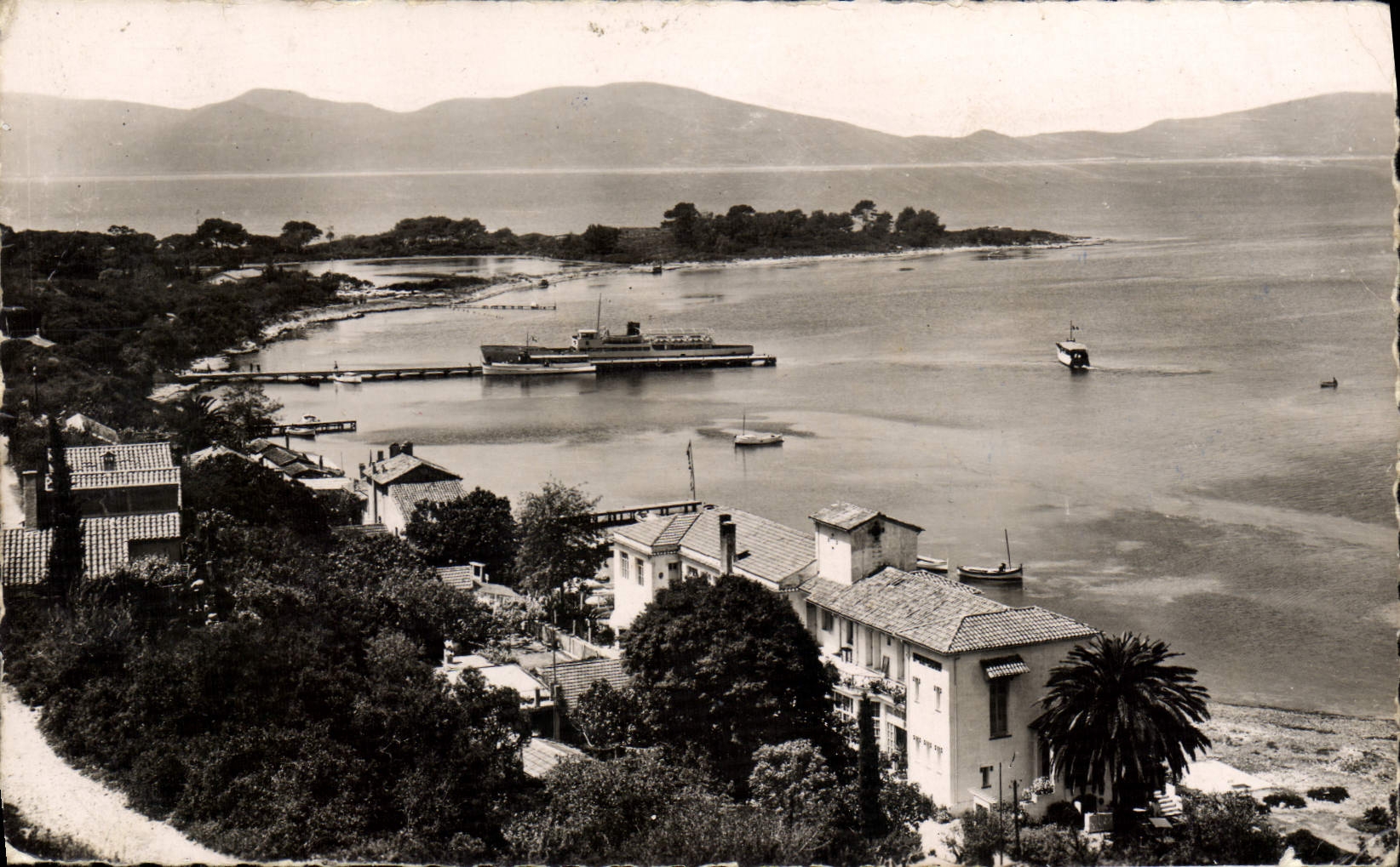 CPM Ile Ste Marguerite Cannes Vue Generale De La Baie