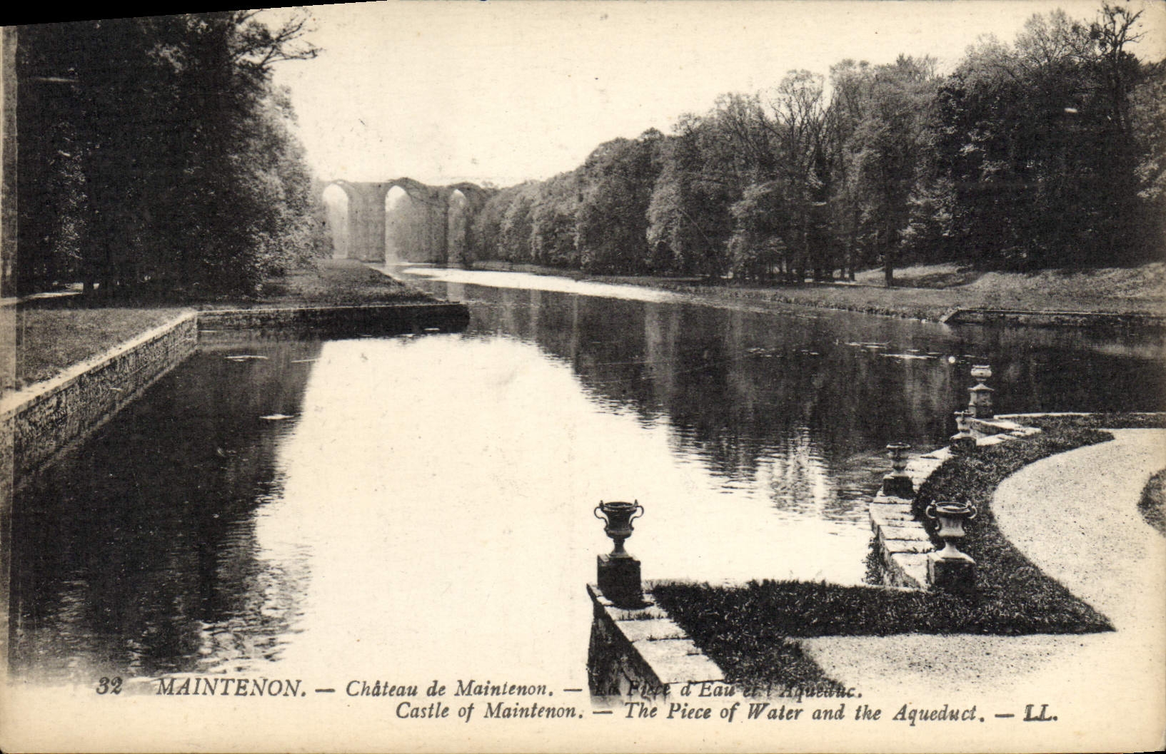 CPA Maintenon Chateau de Maintenon La piece d'eau et l'aqueduc 