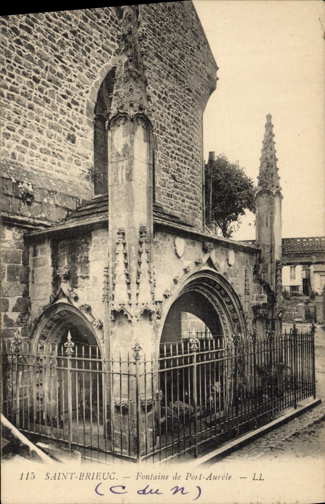 CPA Saint Brieuc Fontaine De Port Aurele