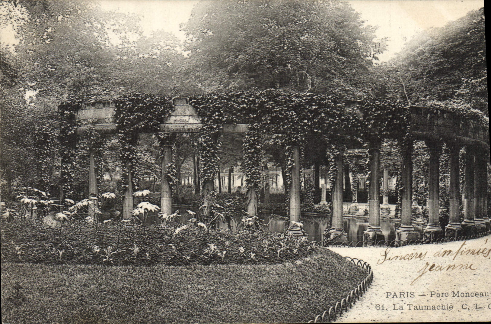 CPA Paris Parc Monceau La Taumachie