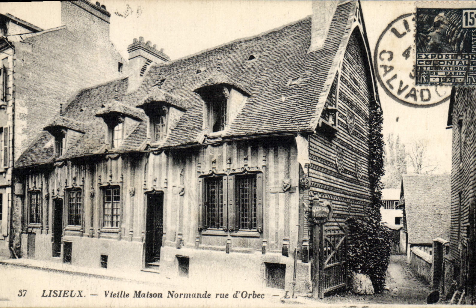 CPA Lisieux Vieille Maison Normande Rue D'Orbec