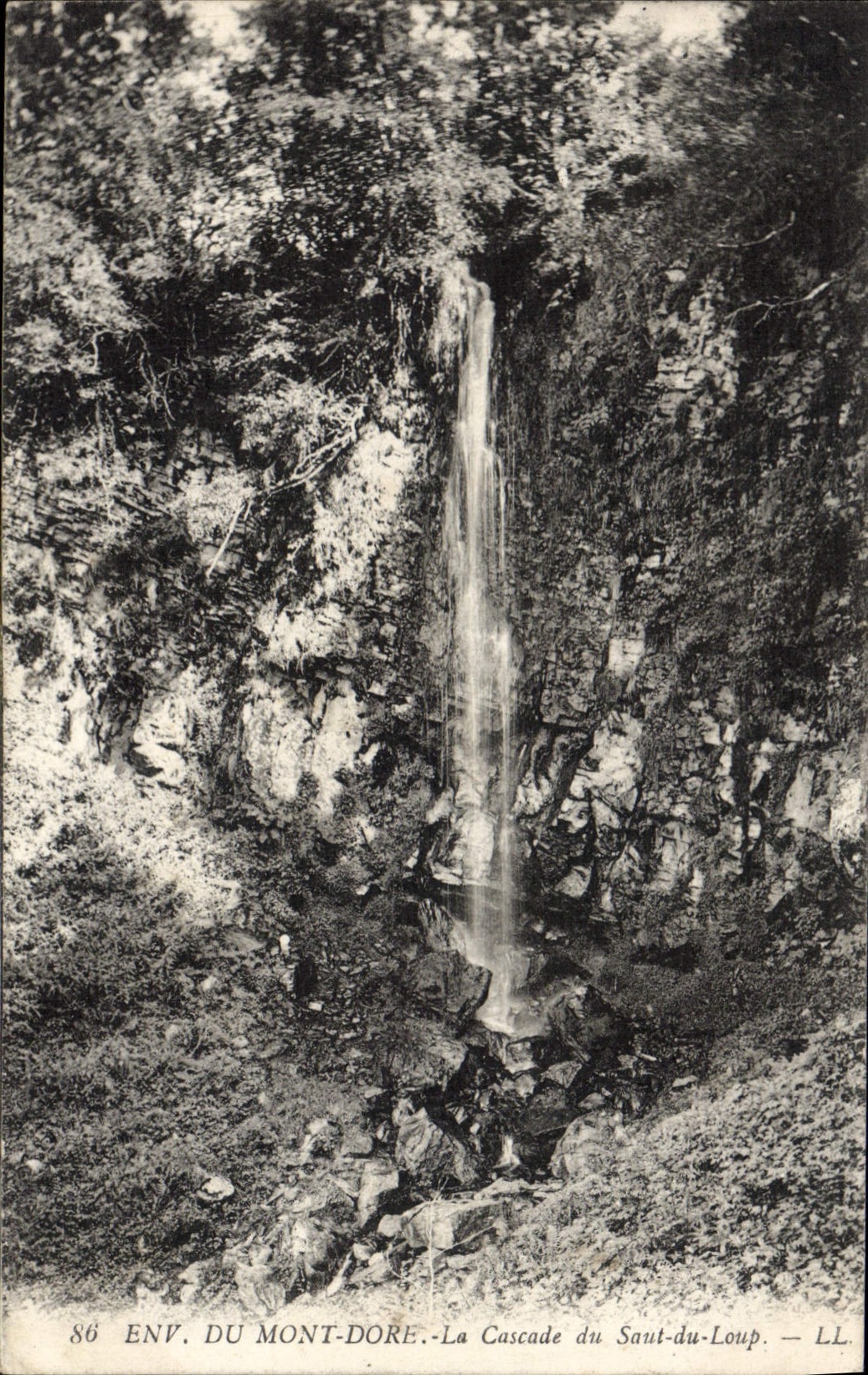 VINTAGE POSTCARD Env Of the Mount Gilds the Cascade Of the Jump Of the Wolf