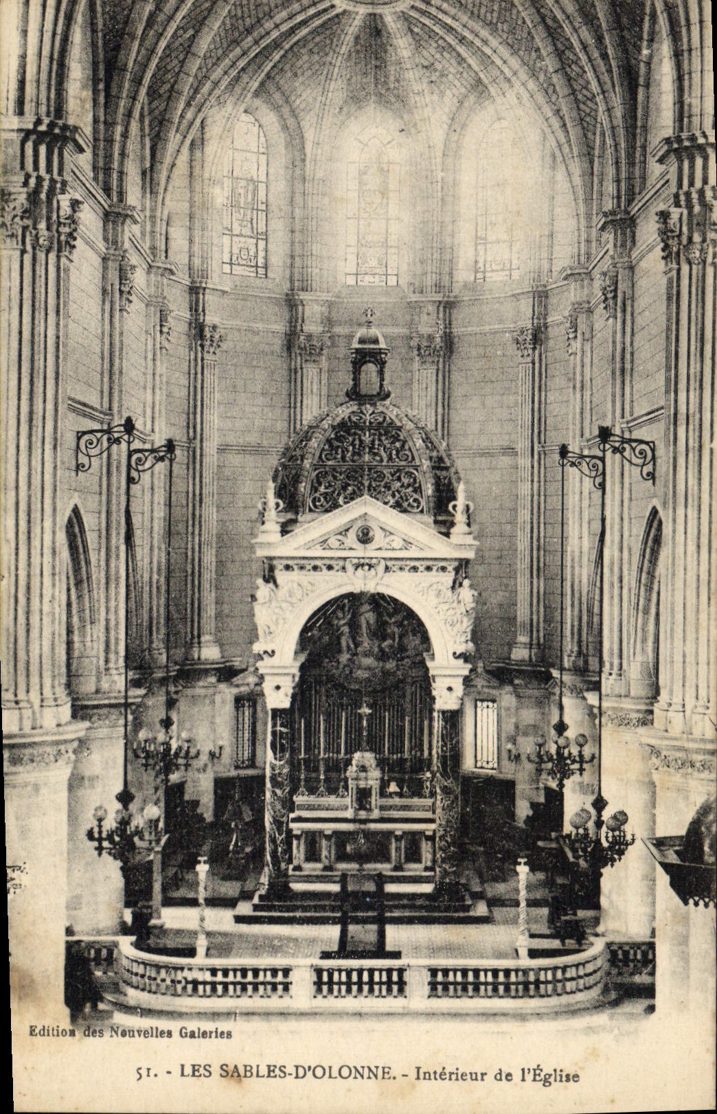 VINTAGE POSTCARD Sables d'Olonne Interior De I' Eglise