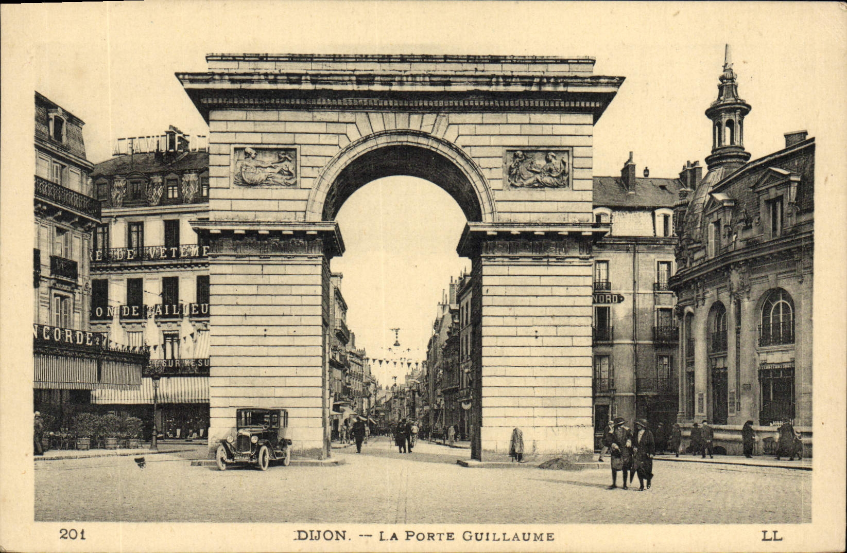 VINTAGE POSTCARD Dijon the Automobile Guillaume Gate