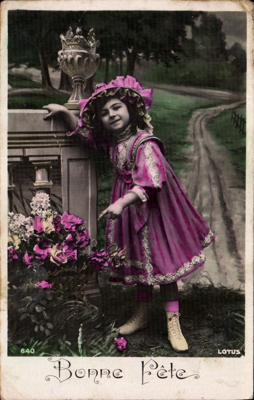 VINTAGE POSTCARD Good Festival Child