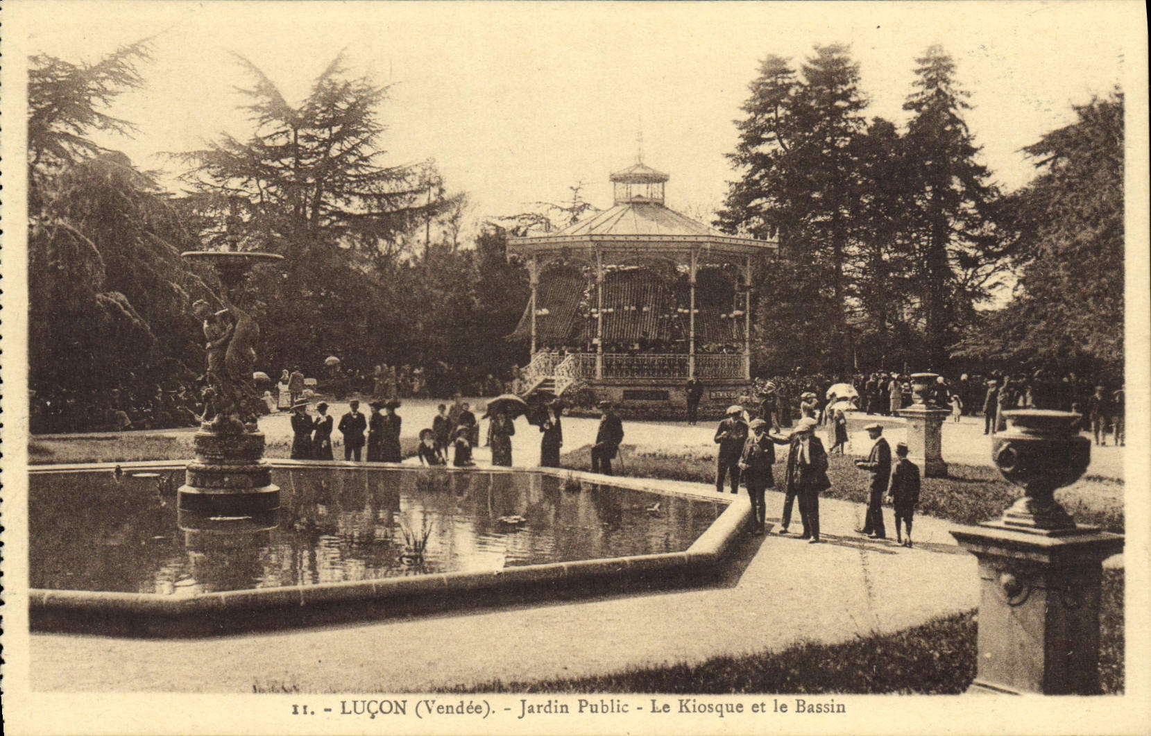 VINTAGE POSTCARD Lucon Public garden the Kiosk and the Basin