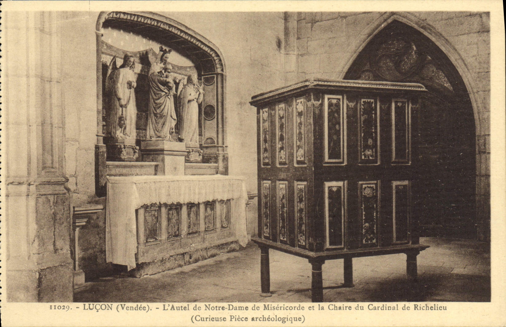 POSTAL Lucon de la VENDIMIA el puente del horno de Notre Dame de Misericorde y el púlpito del cardenal de Richelieu