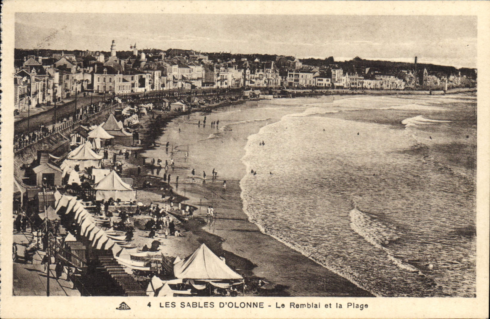 POSTAL Sables d'Olonne Remblal de la VENDIMIA y la playa
