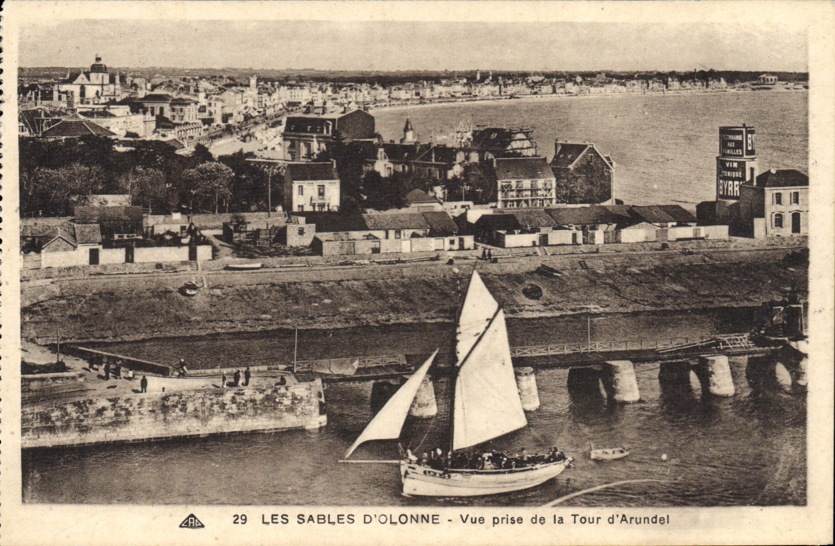 CPA Les Sables D'Olonne Vue Prise de la Tour d'Arundel Bateau