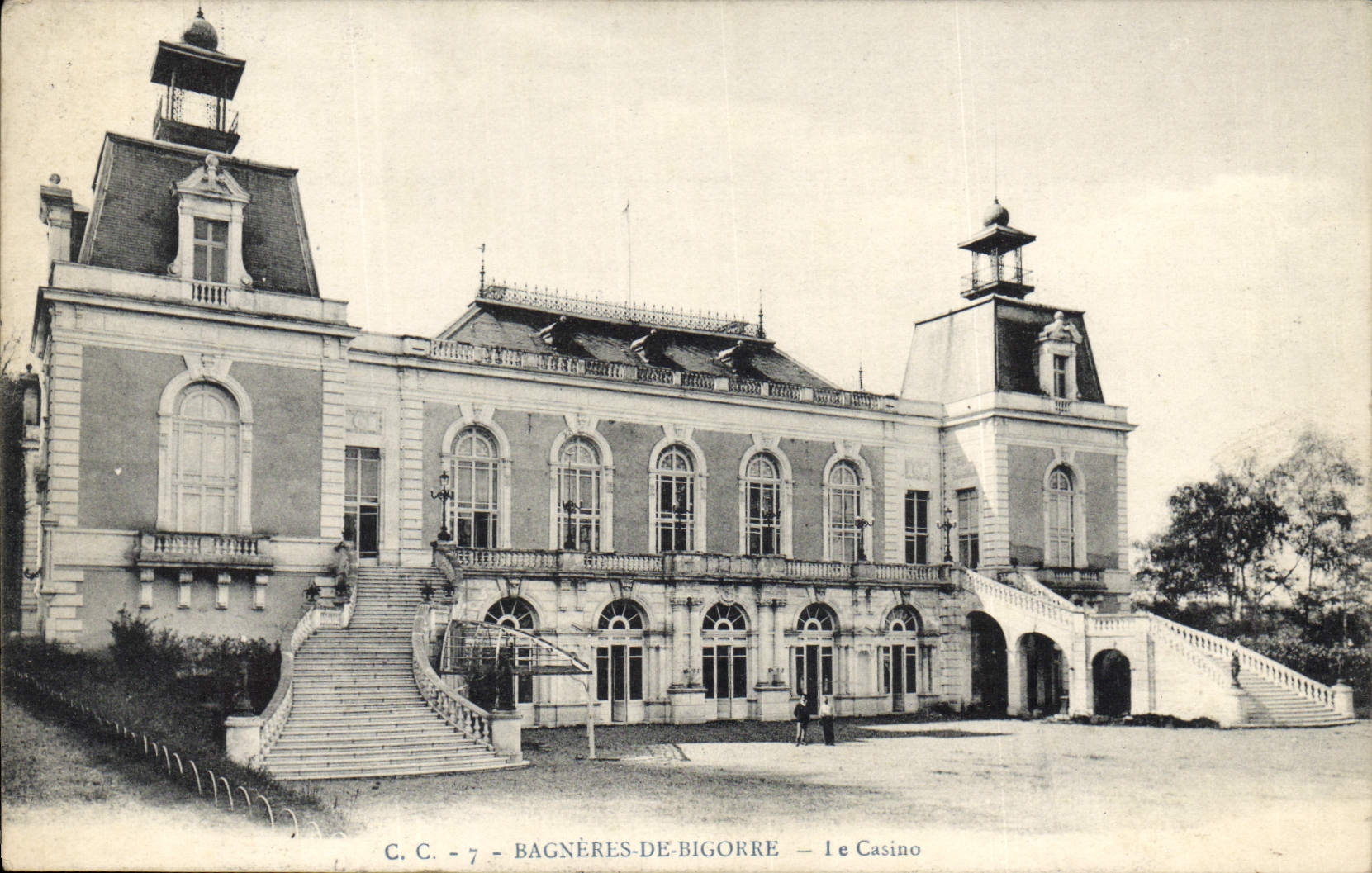 VINTAGE POSTCARD Bagneres De Bigorre the Casino