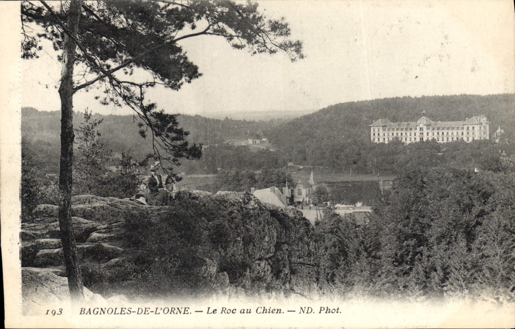 CPA Bagnoles De L'Orne Le Roc au Chien