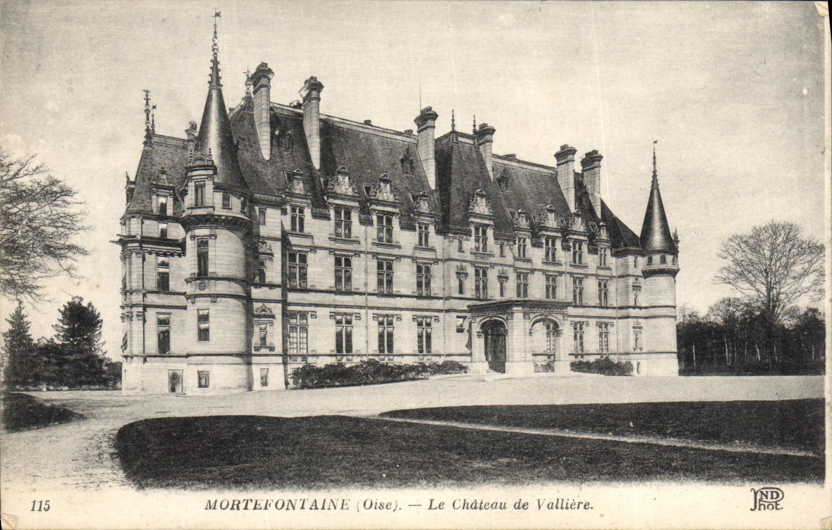 VINTAGE POSTCARD Mortefontaine the Castle of Valliere