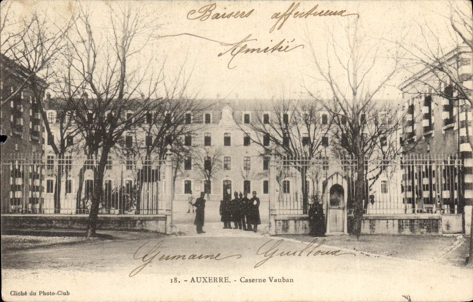 CPA Auxerre Caserne Vauban Militaria