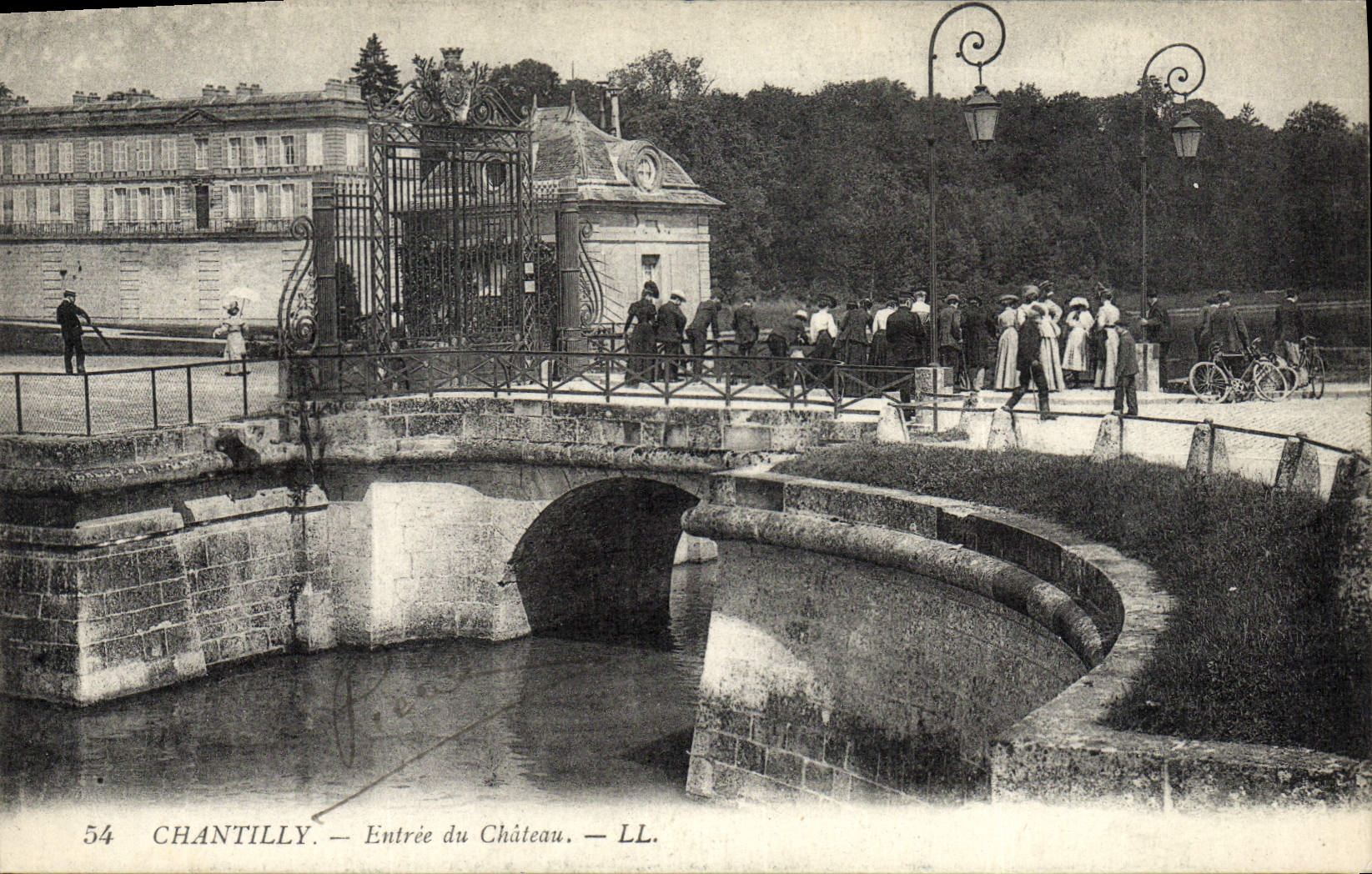 CPA Chantilly Entree du Chateau
