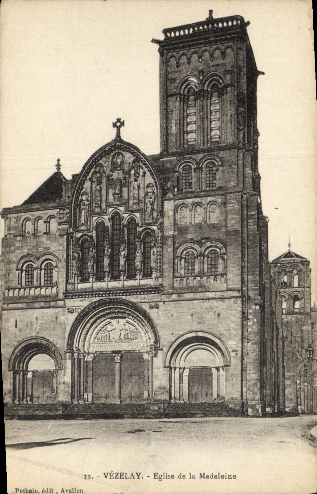 CPA Vezelay Eglise De La Madeleine