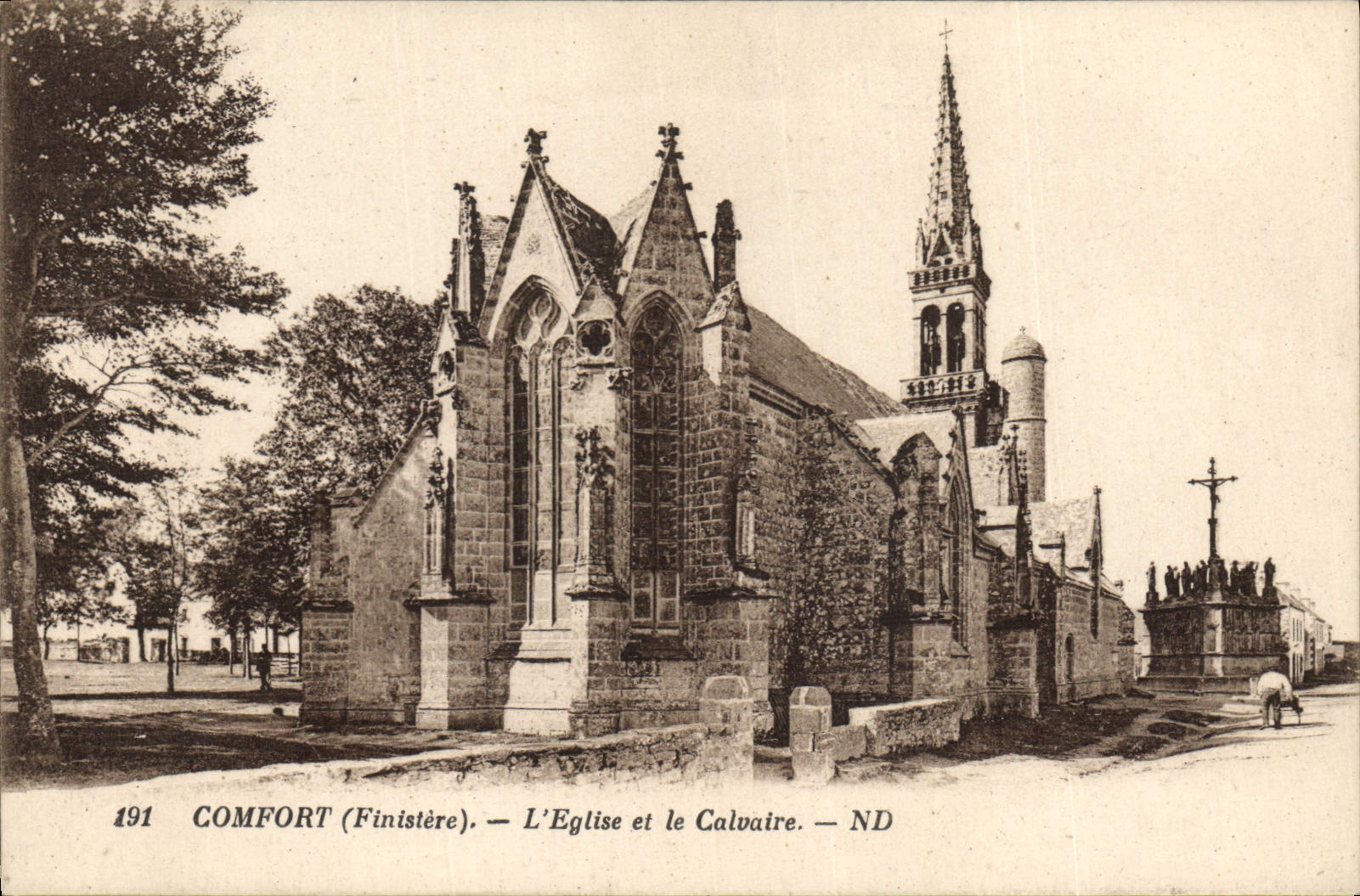 CPA Comfort L'Eglise et le Calvaire