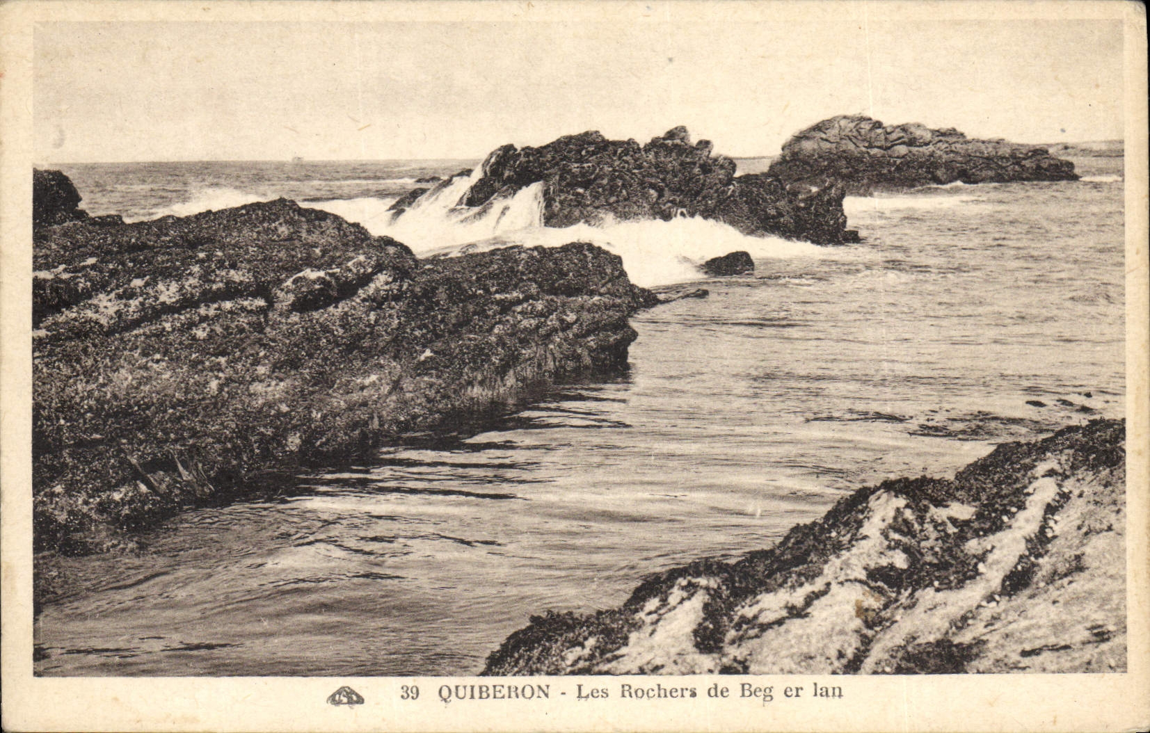 VINTAGE POSTCARD Quiberon Rocks of Beg er lan