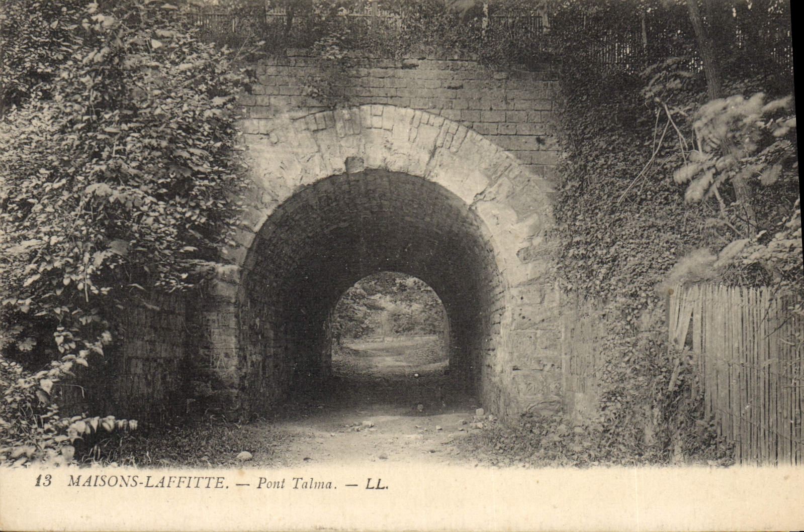 VINTAGE POSTCARD Houses Laffitte Talma Bridge